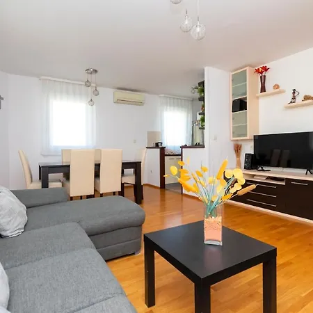 Pepalo,omis Free Parking Apartment